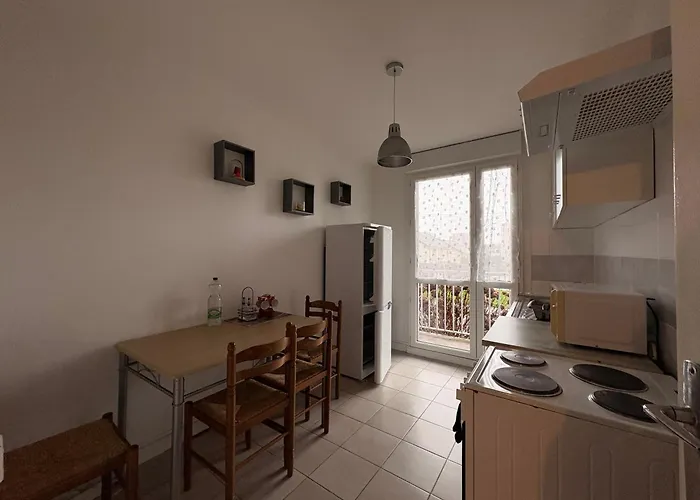 Chez Les Navro Apartament *